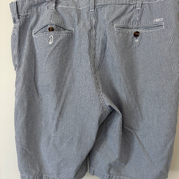 IZOD MENS SEERSUCKER BLUE AND WHITE STRIPED SHORTS 42 - Picture 2 of 7